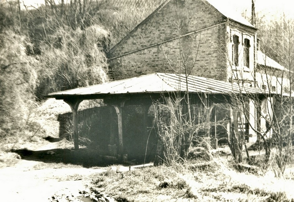 Le lavoir de Glageon, photo ancienne.