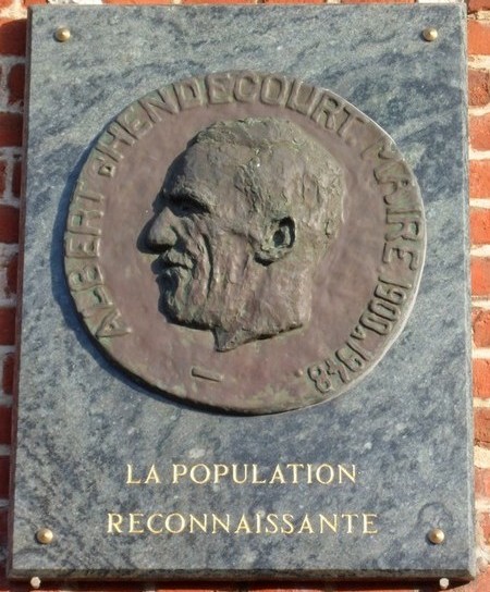 Gognies Chaussée, médaillon.