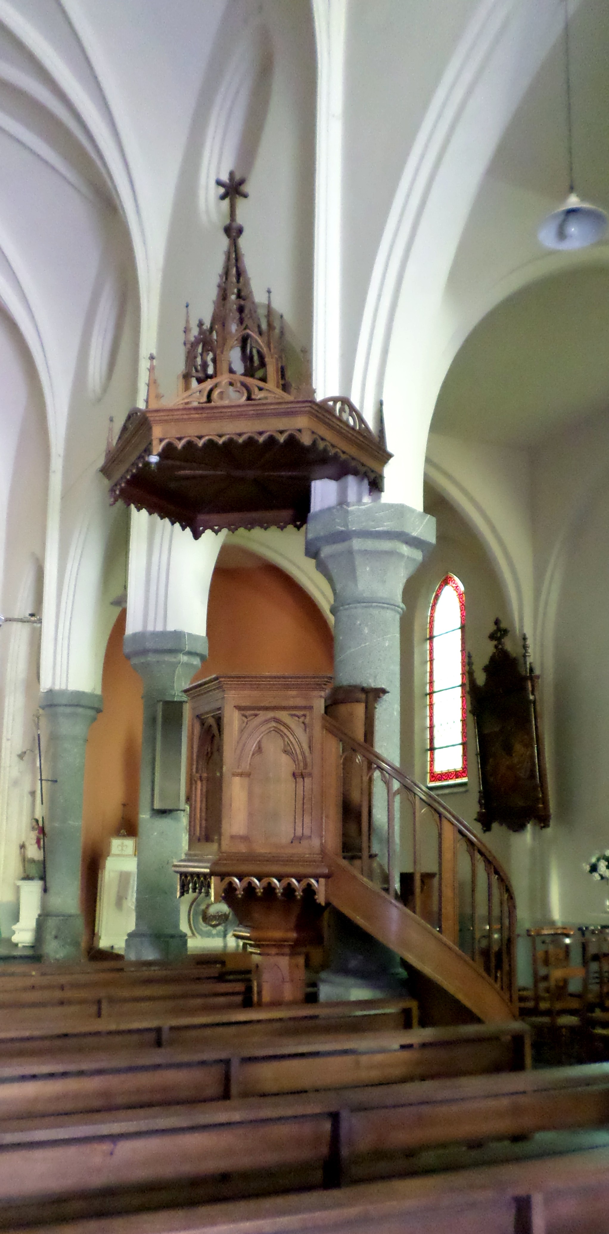 Gommegnies, L'église St.Joseph à Carnoy, chaire
