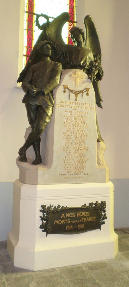 L'église St.Joseph à Carnoy, monument aux morts