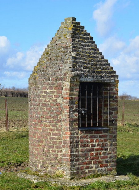 Ancien puits à Gommegnies.