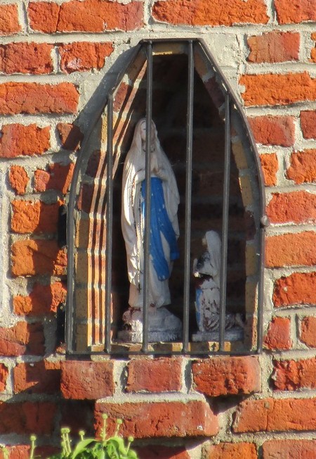 Niche située à Grand Fayt.