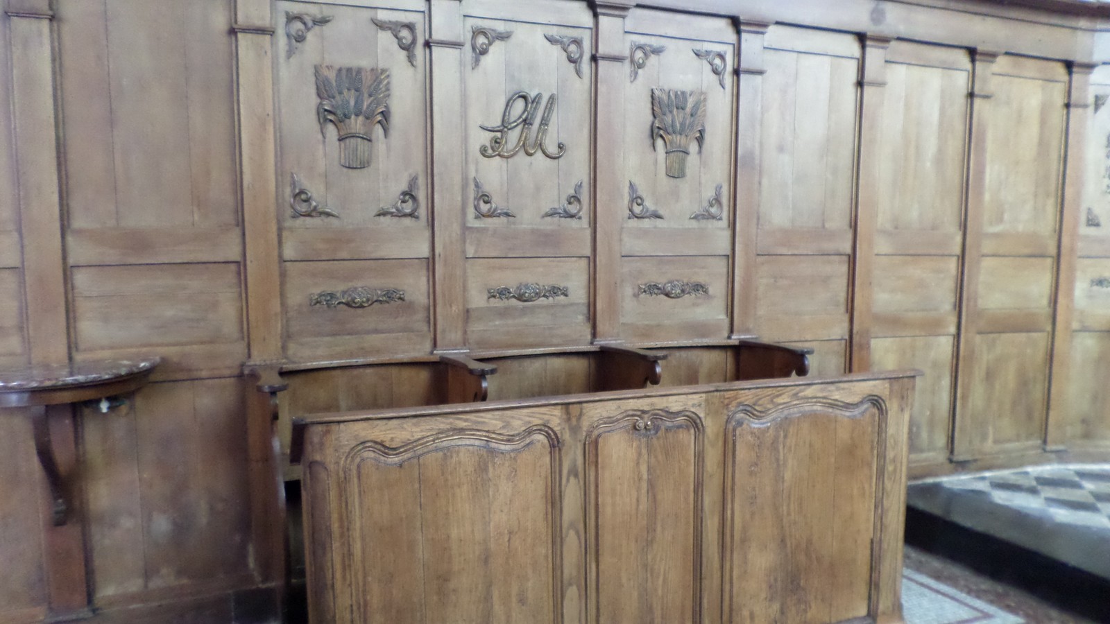 Eglise de Gussignies, les stalles.