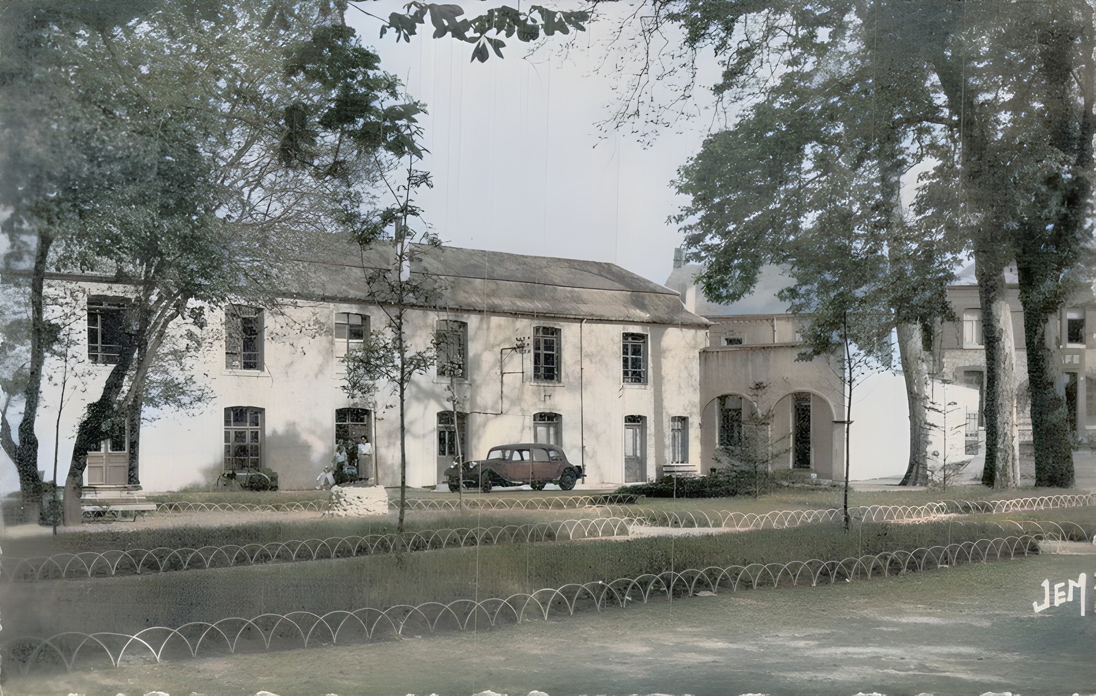 Hautmont: l'ancienne mairie, le parc