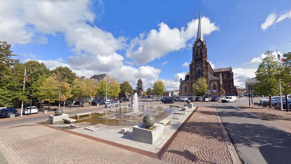 La place d'Hautmont, l'église
