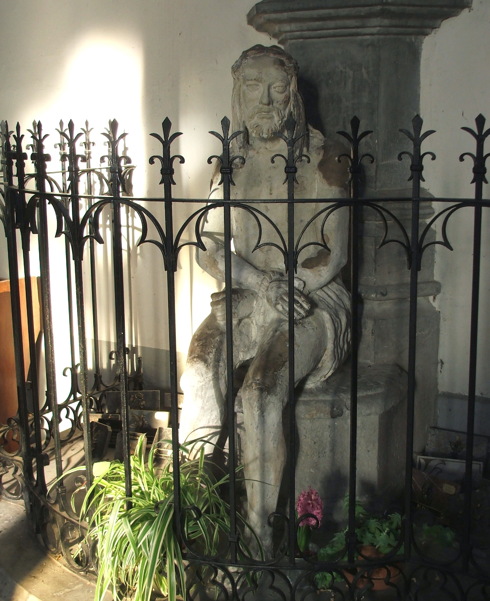 Eglise d'Hautmont : Christ aux liens
