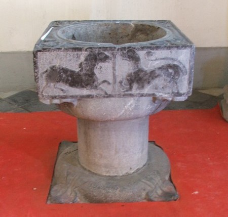 Eglise d'Hautmont :fonts baptismaux