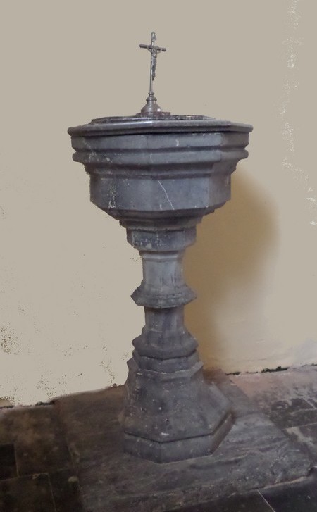 Eglise d'Hestrud, fonts baptismaux.