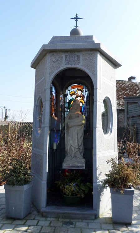 Chapelle à Hon Hergies.