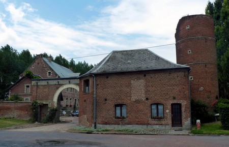 La ferme au pigeonnier à  Jenlain
