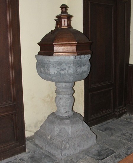 Fonts baptismaux de l'église de  Jolimetz
