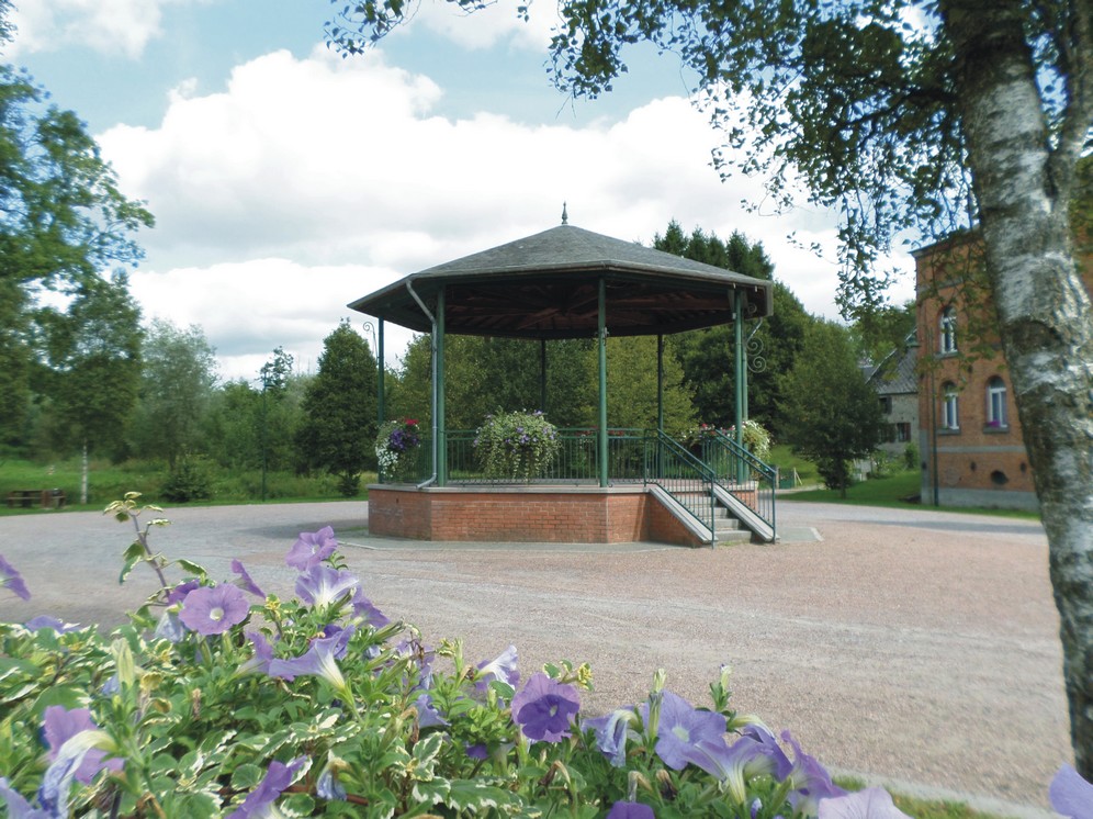 Le kiosque à musique de Felleries.