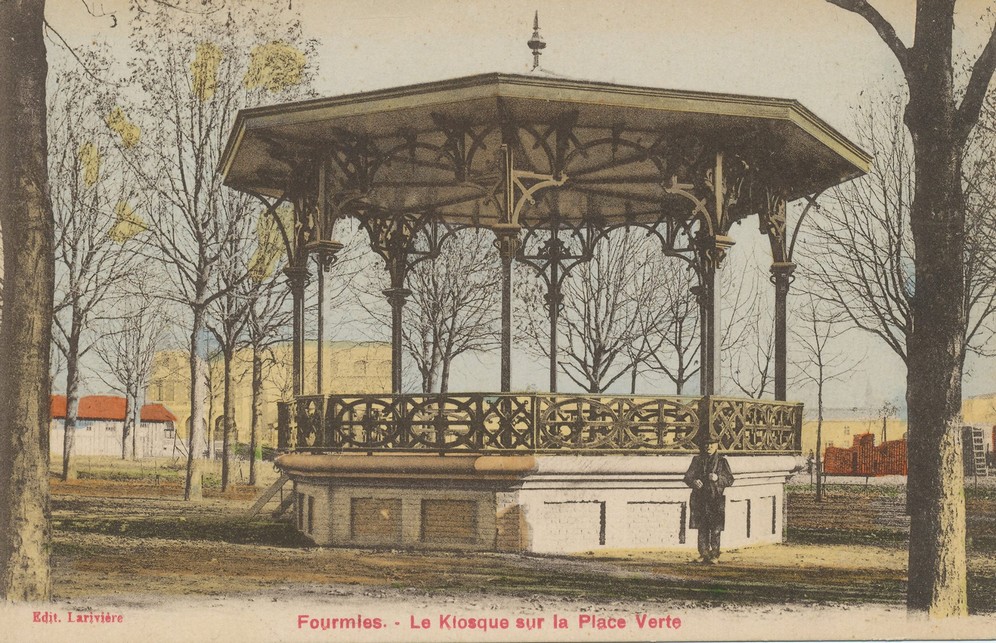 Carte postale ancienne du kiosque de Fourmies.