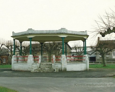 Le kiosque à musique de Leval avant sa démolition.