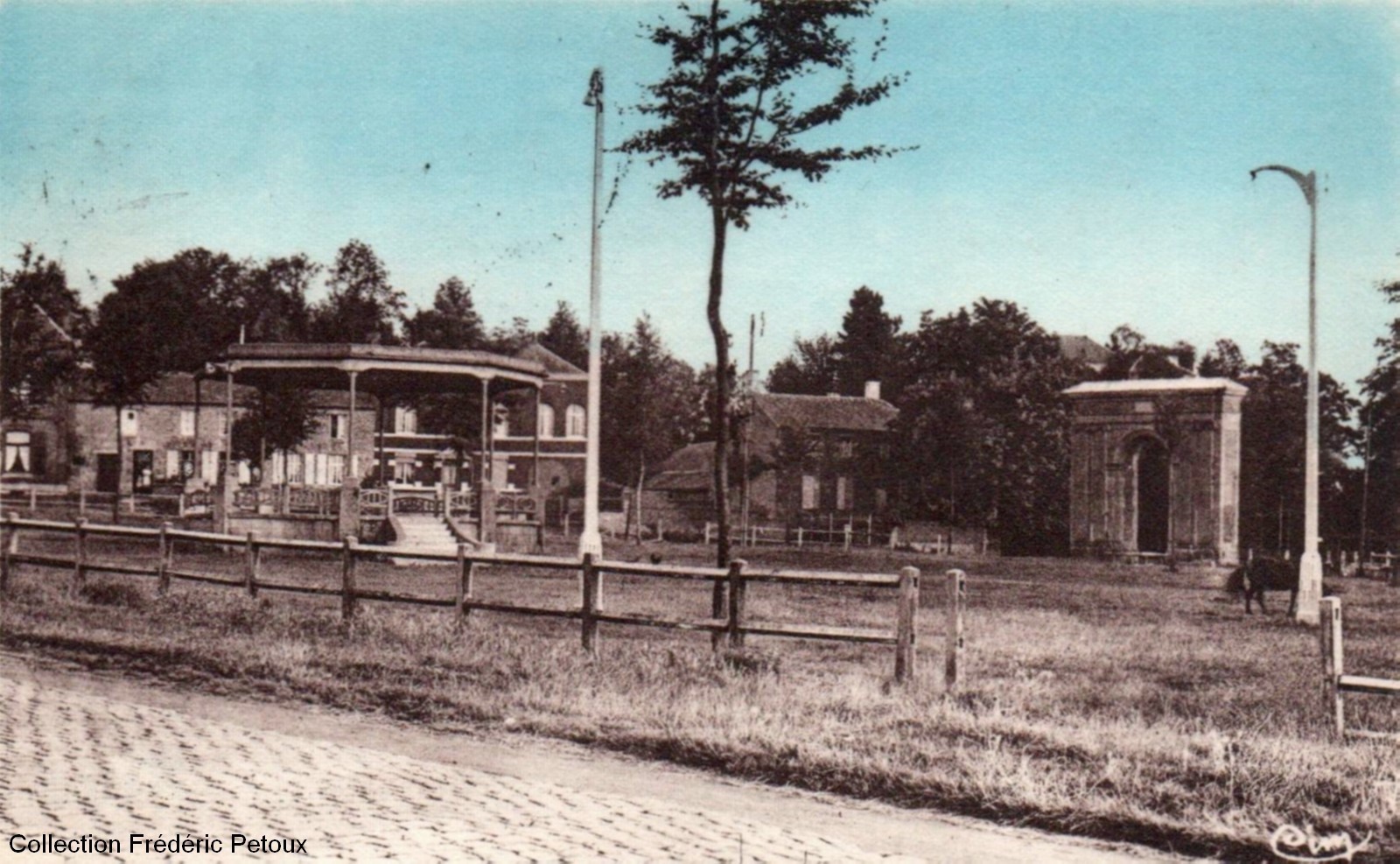 Carte postale ancienne du kiosque de Maroilles.