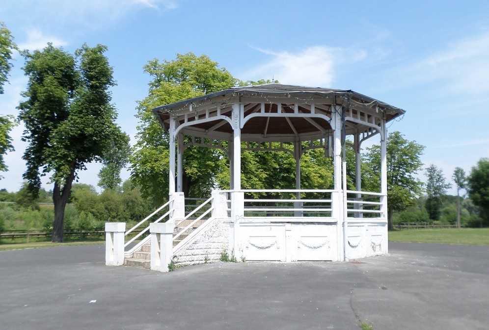 *Les kiosques de l'Avesnois*. Le kiosque à musique de Marpent.