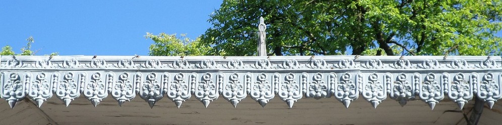 Le kiosque à musique de Maubeuge, la frise.