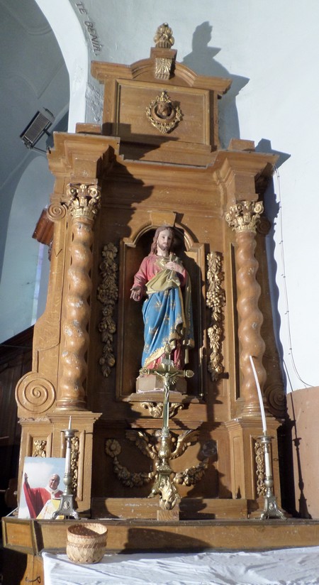 Eglise de Larouillies, autel du Sacré Coeur.