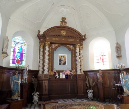 Eglise de Larouillies, le choeur.
