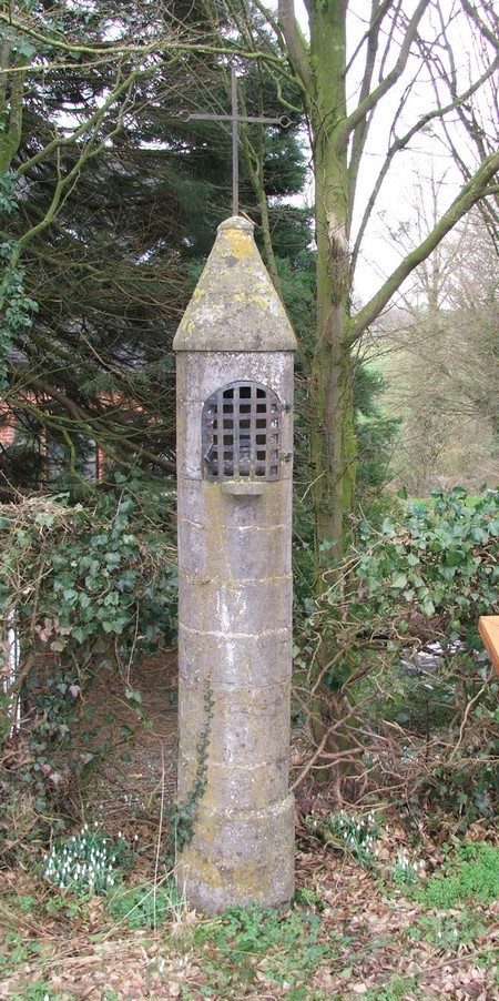 Oratoire dédié à la Sainte Vierge à Le Favril
