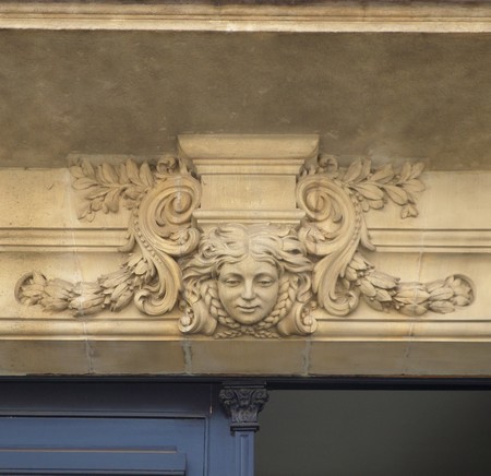Le Quesnoy : fronton de l'Hôtel de Ville
