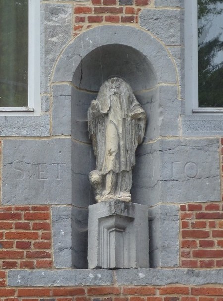 Niche st Etton  dans le parc de l'abbaye de Liessies. 
