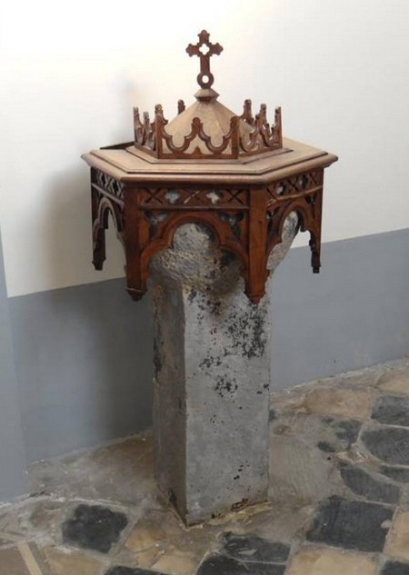 Eglise de Locquignol, les fonts baptismaux.