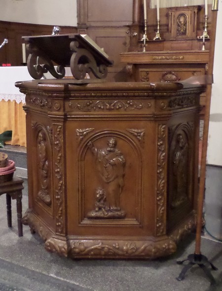 Eglise d'Amfroipret, la chaire
