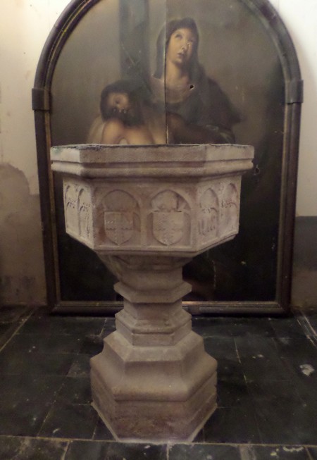 Eglise d'Amfroipret,fonts baptismaux.