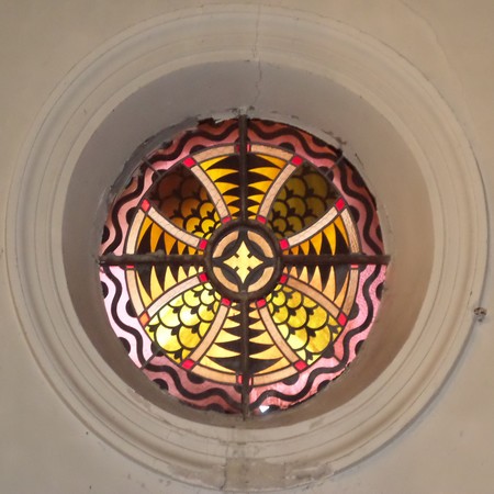 Eglise d'Amfroipret, vitrail
