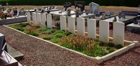 Tombes britanniques du cimmetière de Bermeries.