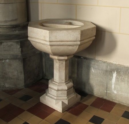 Fonts baptismaux de l'église de Louvroil