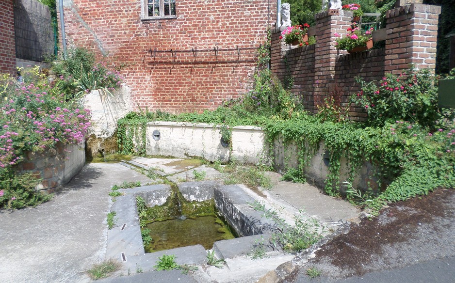 Fontaine située à Maresches