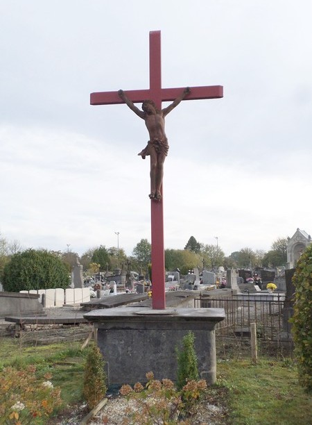Calvaire au cimetière de Maroilles.