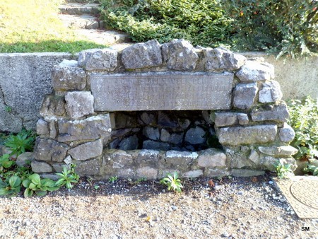 Maroilles, fontaine st Humbert. Rue des juifs