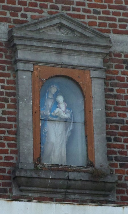 Niche dédiée à la Vierge à Maroilles
