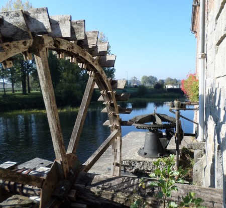 La roue à aubes du moulin de Maroilles