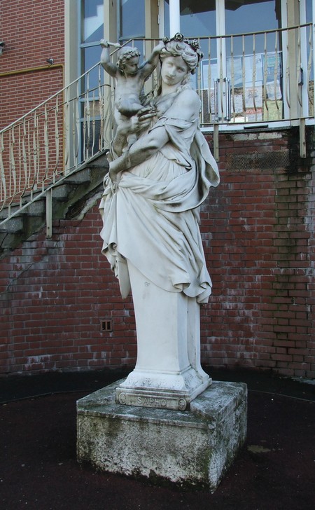 Statue représentant Sapho à Marpent