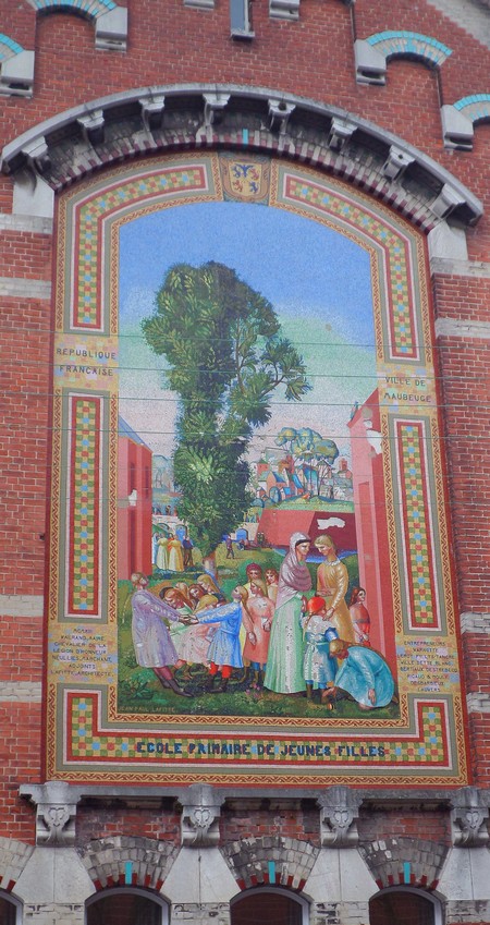 Fresque de l'école des filles à Maubeuge.