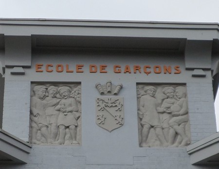 Fronton de l'école des garçons de Sous le Bois à Maubeuge
