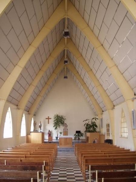 Intérieur de la chapelle Ste Thérèse à Maubeuge.