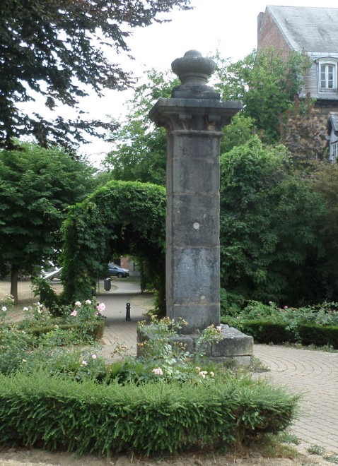 Colonne place Verte à Maubeuge