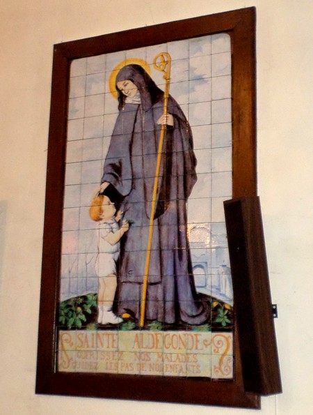 Eglise de l'immaculée Conception à Douzies. Ste Aldegonde.