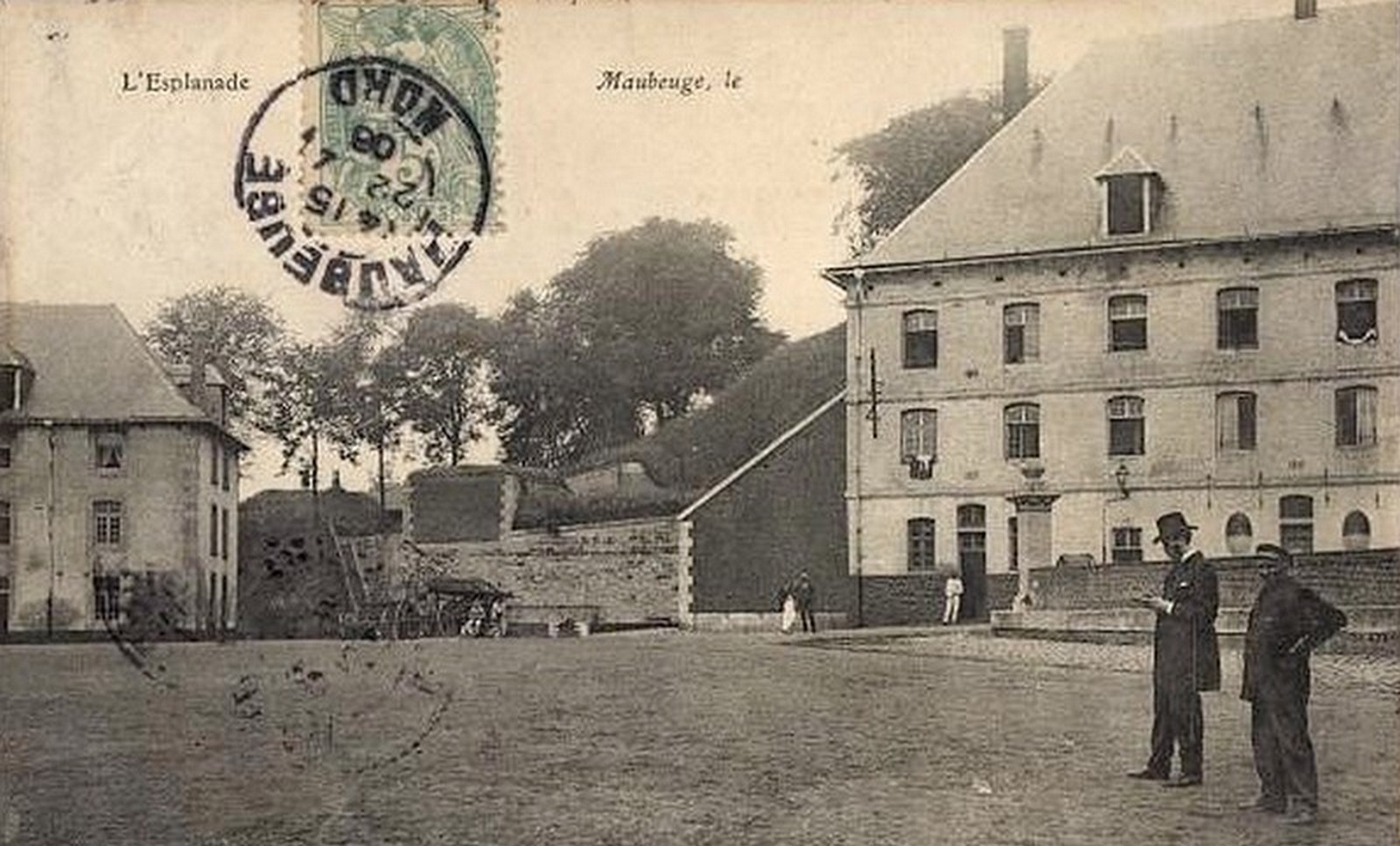 Cartes postales anciennes de Maubeuge, L'Esplanade et la Caserne Joyeuse