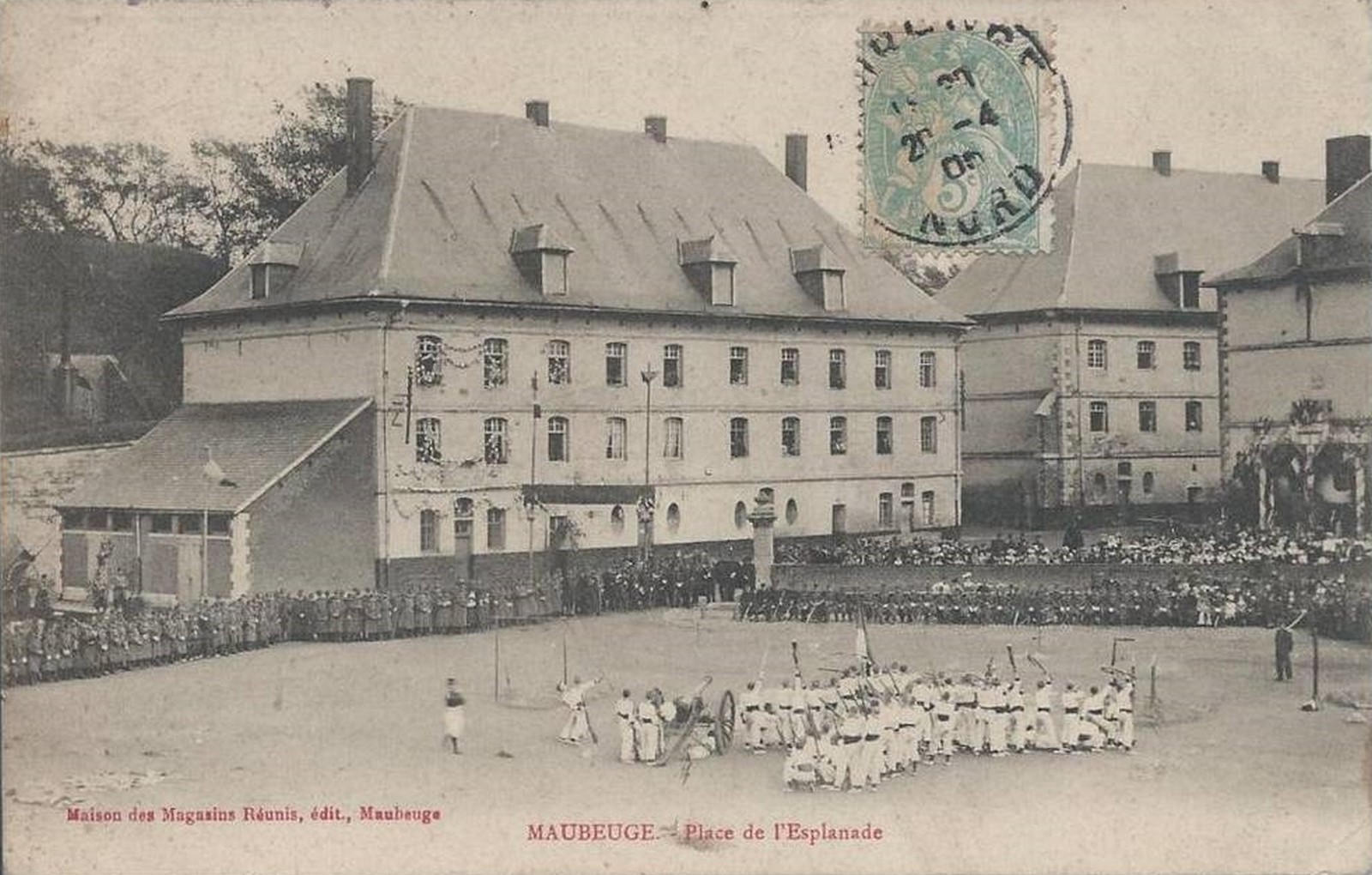 Maubeuge, La caserne Joyeuse vue du hangar des dirigeables.