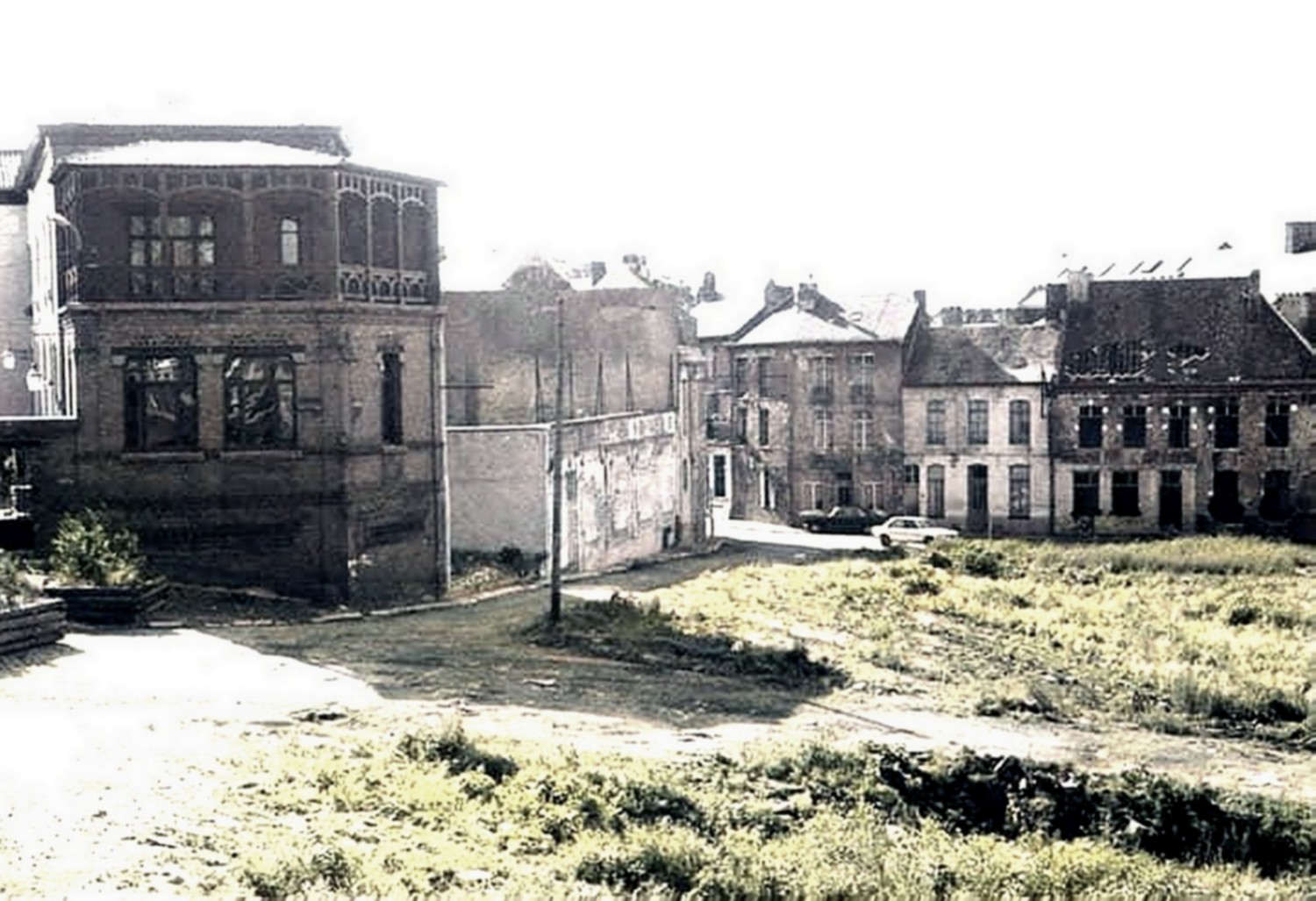 Cartes postales anciennes de Maubeuge, L'Esplanade et la Caserne Joyeuse, la reconstruction