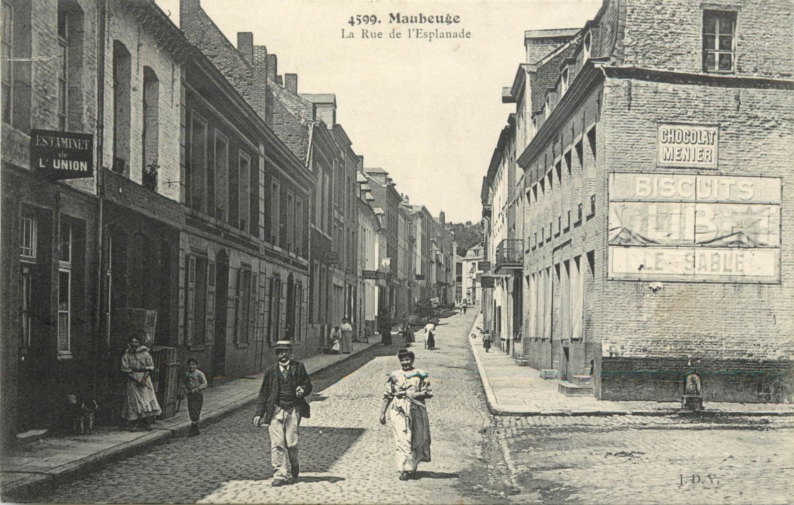 Cartes postales anciennes de Maubeuge, L'Esplanade et la Caserne Joyeuse