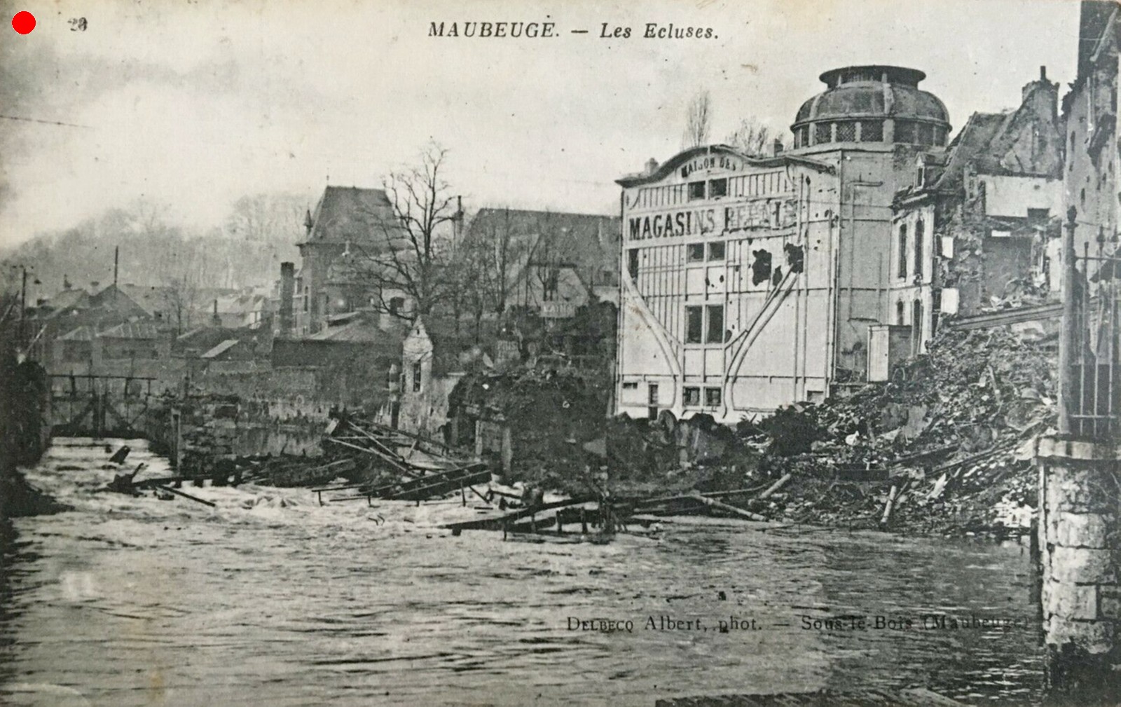 Place Mabuse, les magasins réunis.