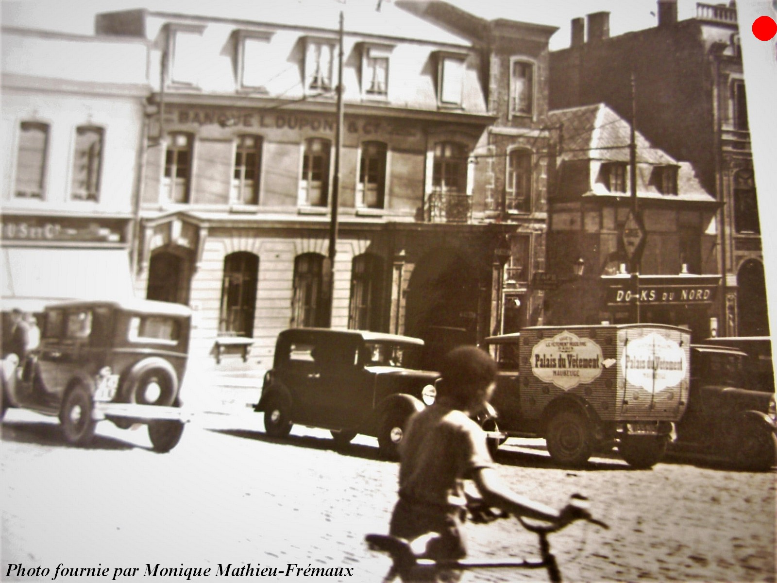 Maubeuge en cartes postales, le passage ste Aldegonde et la banque Dupont place Mabuse