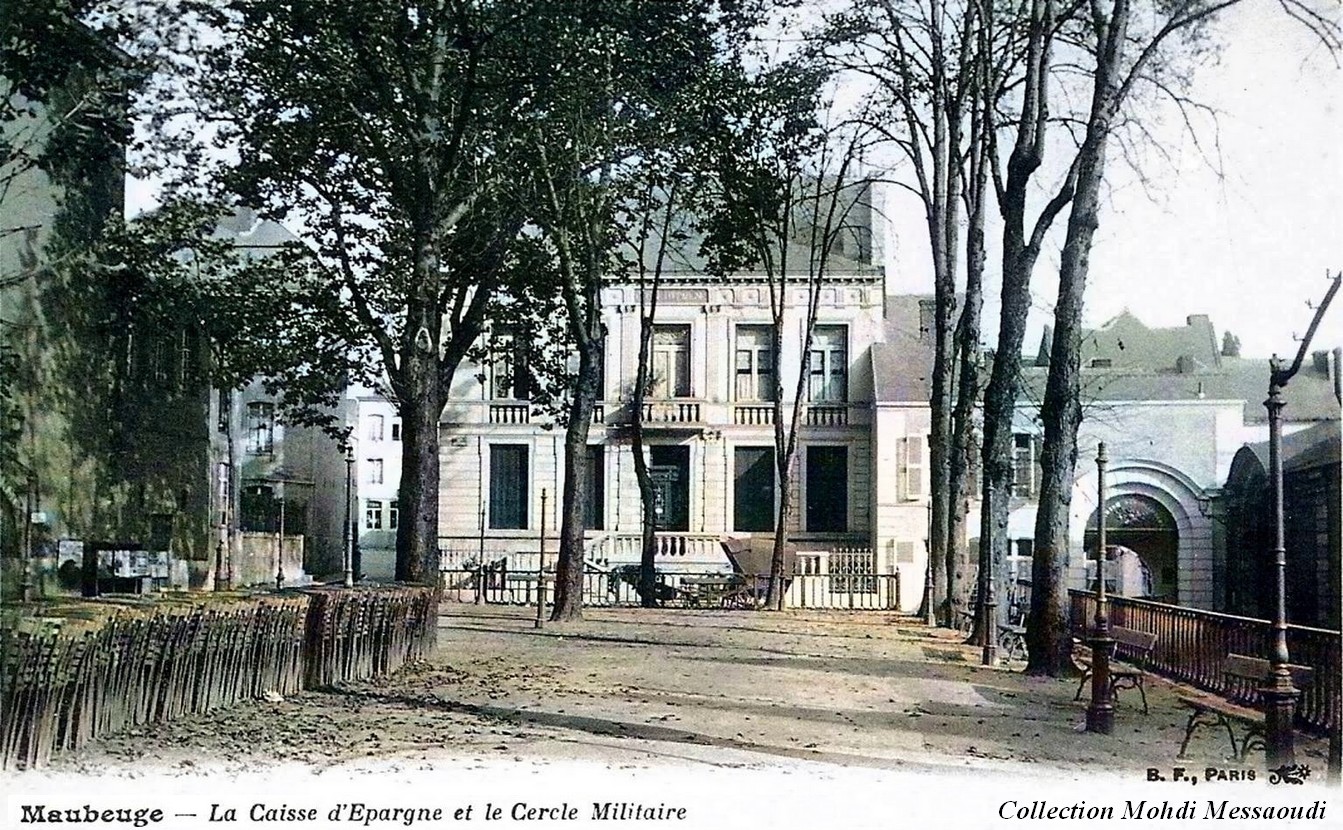 Maubeuge, cartes postales anciennes, la place Verte, ruines de la caisse d'Epargne et du Cercle Militaire